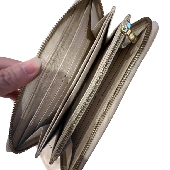 Louis Vuitton Damier Azur Wallet - Picture 4 of 8